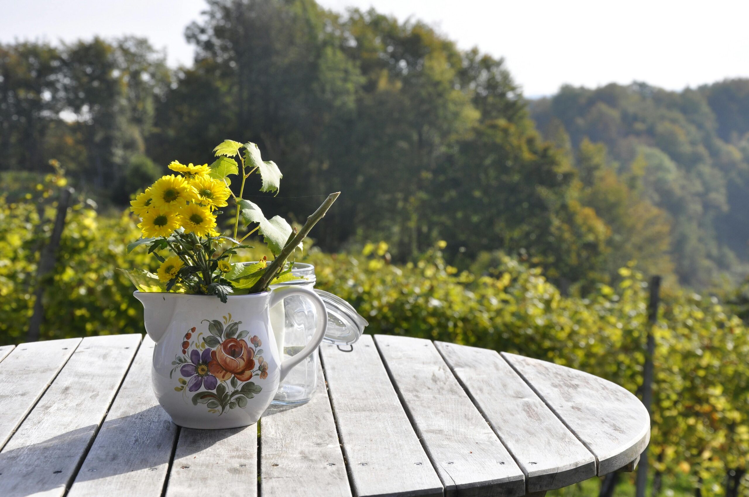 Den eigenen Gartentisch selber bauen - so geht's